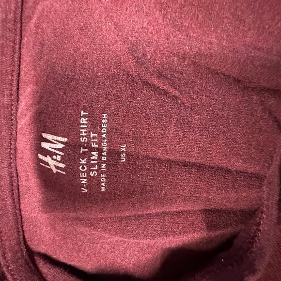 H&M Red Short Sleeve Tee Classic V Neck - Picture 3 of 3